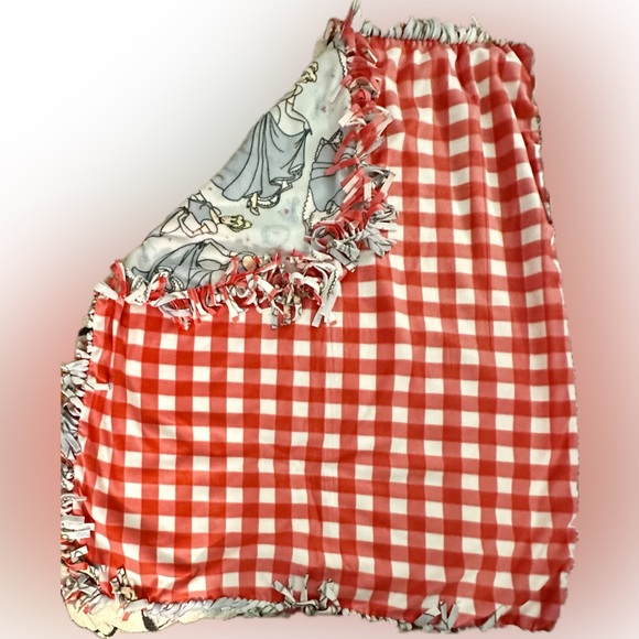 Cinderella - No Sew Fleece Handmade Knotted Blanket - Picture 3 of 9